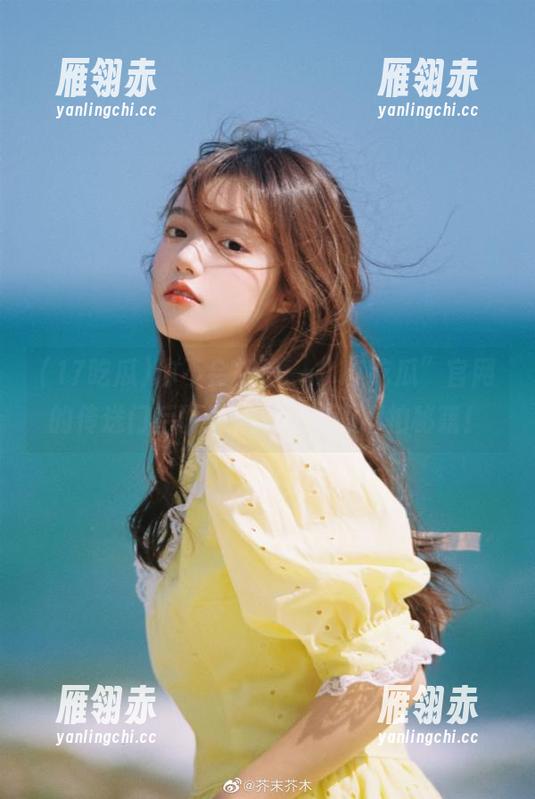 你不会相信，“17吃瓜”官网的传送门后面竟藏着辣妹的摆拍秘籍！