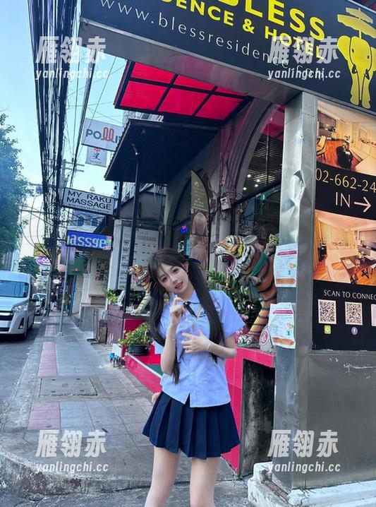 突然觉得HLW的美食评测需要收藏，吃不吃得懂那是另外的事！