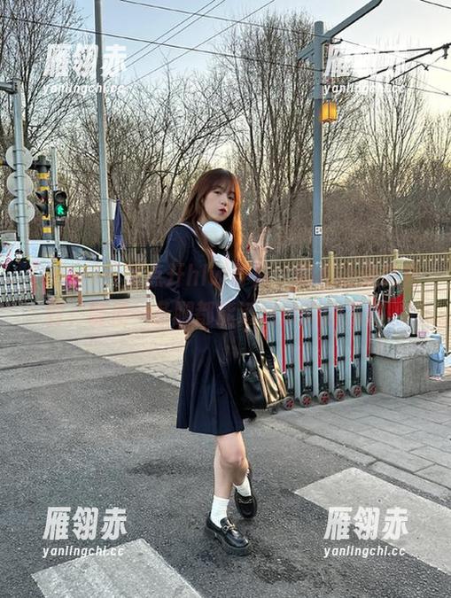 只要点开hlw导航，瞬间让我体会到，随便一条腿都能迈进瓜界的深渊。
