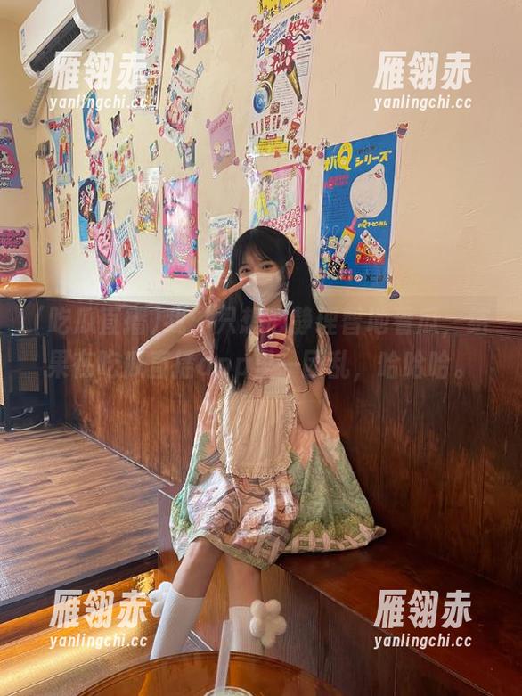 我：只想心静理智地看瓜，结果在吃瓜直播app里一团乱，哈哈哈。