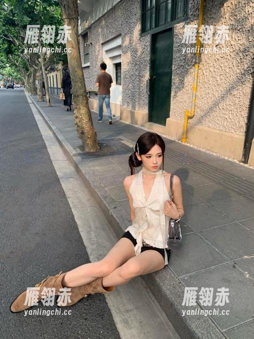 这网址也太赞了，明星黑料让内心的小剧场都开场了！