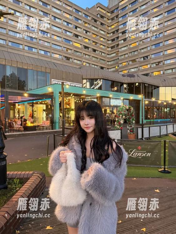 通过爆料海角app刷热门，发现自己成了永远不缺瓜的人，简直比吃饭还要幸福！