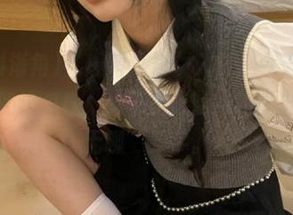 “爆料海角”入口，今天也是愉快的追瓜日，脑子里隐隐约约冒出个“无聊”二字。