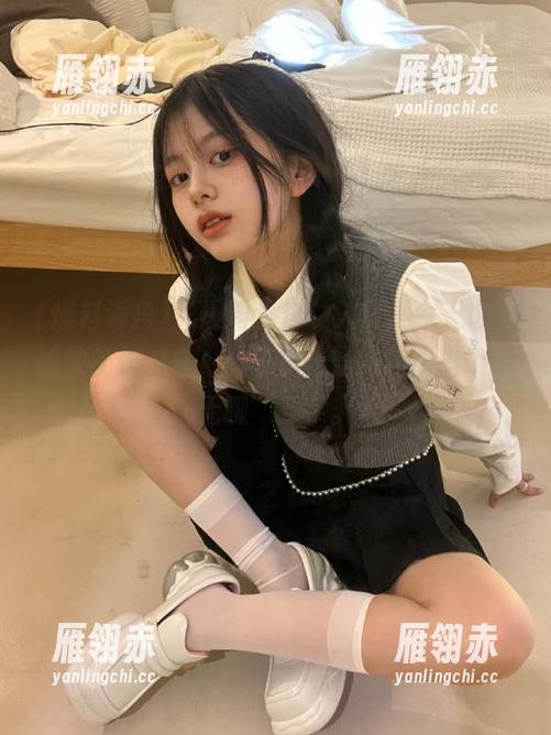 “爆料海角”入口，今天也是愉快的追瓜日，脑子里隐隐约约冒出个“无聊”二字。