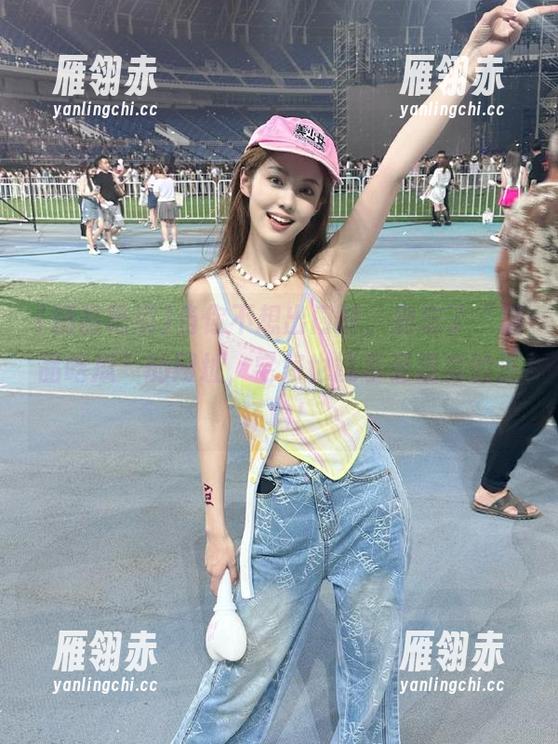 当你不想出门时，别忘了“精品吃瓜”的网址，宅家也能享受现实的连环购！