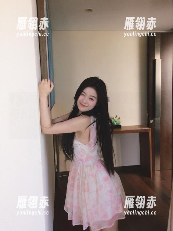 羽毛轻轻搭在“黑料不打烊网页版”直达，八卦无声播种在我的脑海里