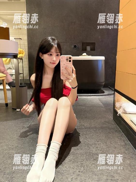 黑料网不打烊，永久提供吃瓜服务，让你每天都在八卦的漩涡里转！